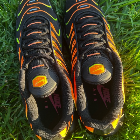 NEW Nike Air Max Plus Orange Volt size 12 Mens Shoes - Picture 4 of 10
